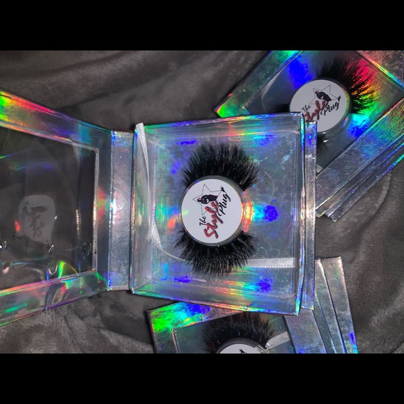 StylePlug Lashes - Picture 2 of 5